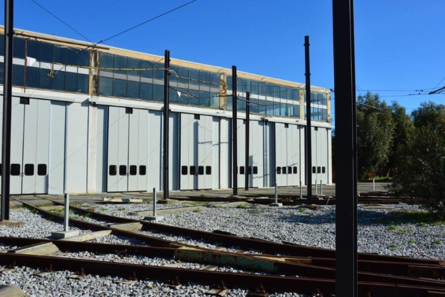 portoni a libro scorrevoli per ferrovie